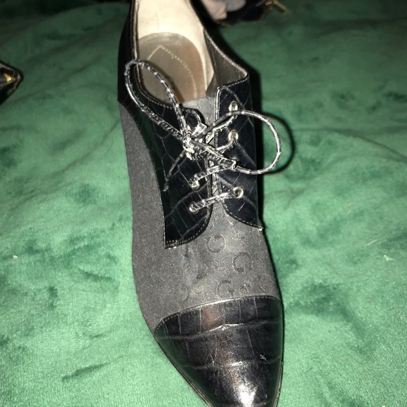 Super awesome Guess tie up high heels 🌺 - Picture 4 of 10